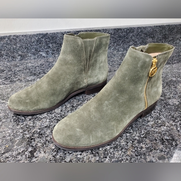 MICHAEL KORS Lainey Zip-Up Boots Padded Round Toe Logo Stretch Leather - Picture 3 of 13